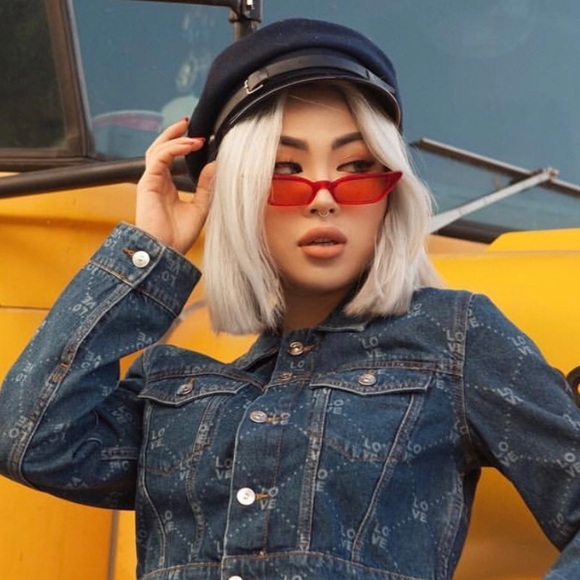 ✨ Cat Eye Retro Sunnies 😍 - Picture 2 of 8